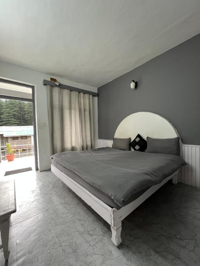 Young Monk Hostel & Cafe Old Manali ภายนอก รูปภาพ