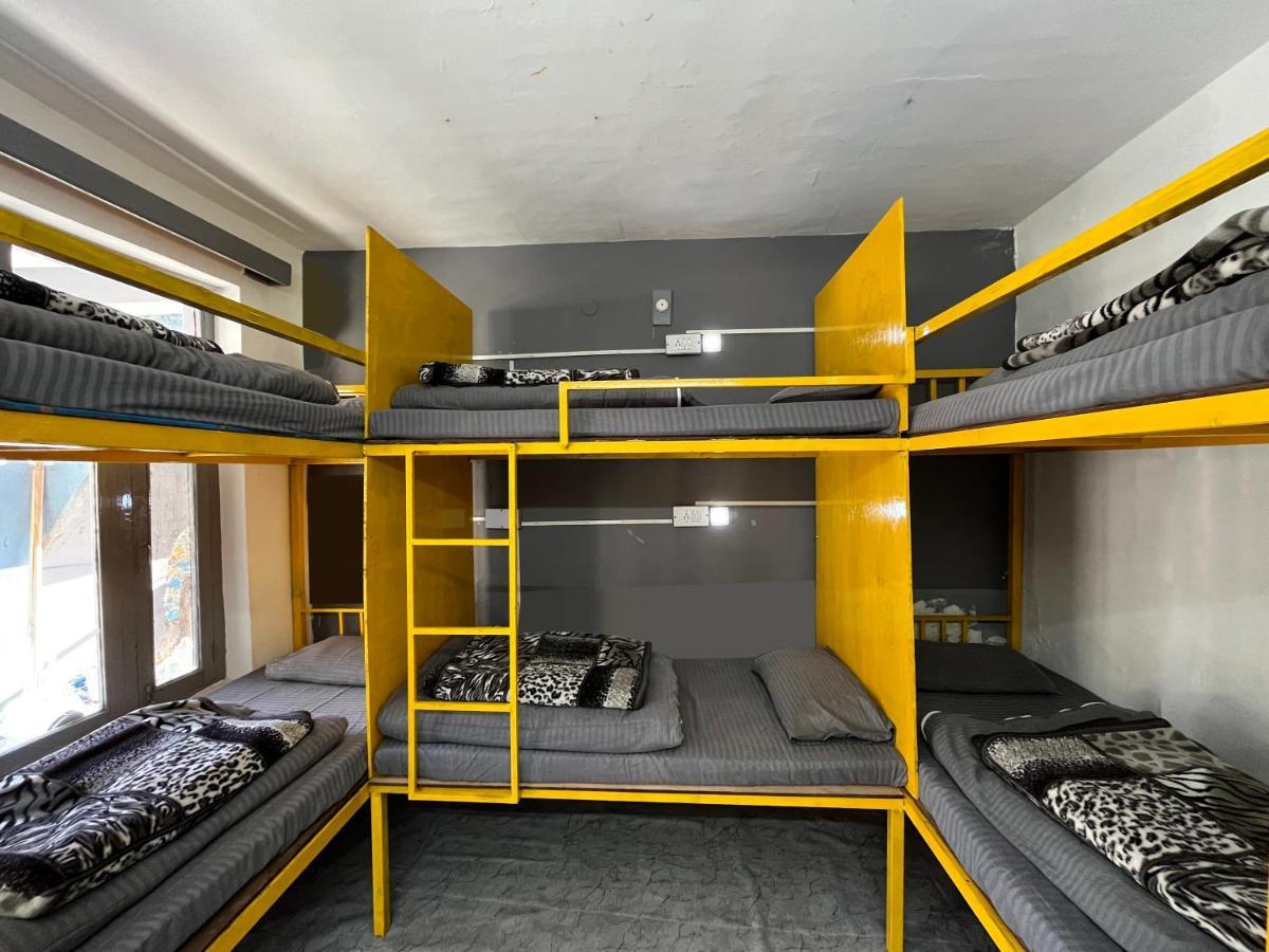 Young Monk Hostel & Cafe Old Manali ภายนอก รูปภาพ
